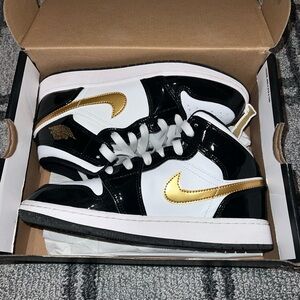 Jordan Kids Sneakers Black White Gold